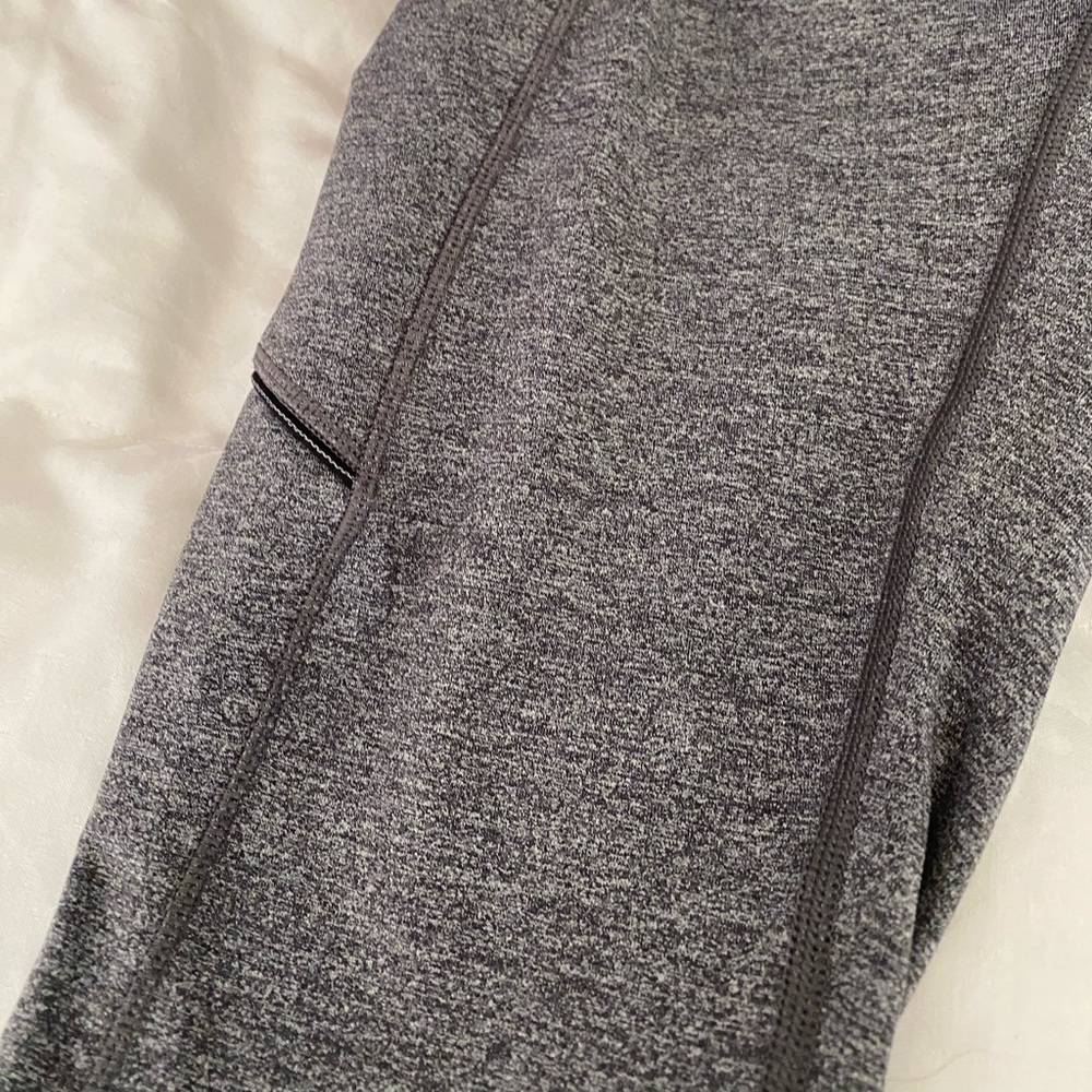 LULULEMON Capri Legging - Picture 5 of 6